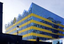 Сезонът на жълтото – The Yellow Building