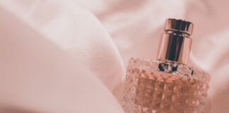 Sensuous на Estée Lauder през сезоните: Ароматът, който се променя с времето